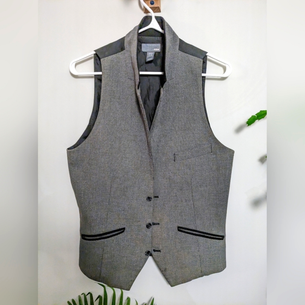 BUNDLE TO SAVE!H&M Grey Vest with adjustable back
